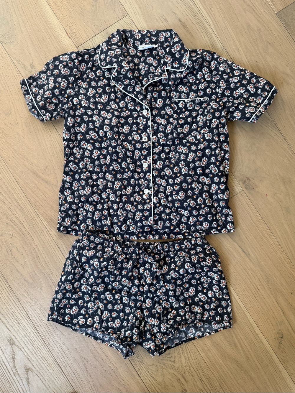 Sleepy Jones Daisy print pajama set